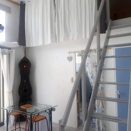 Studio D'aqui Et D'ailleurs Apartment *