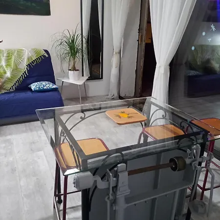 Studio D'aqui Et D'ailleurs Apartment